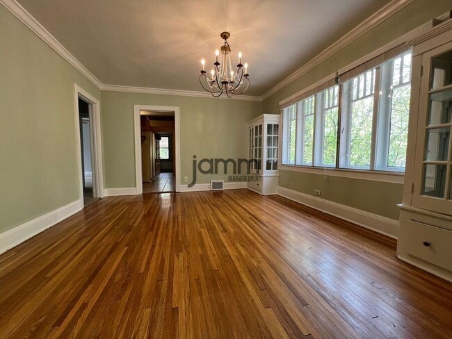 Building Photo - 3232 Clarendon Rd