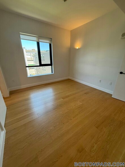 Building Photo - 83 Gardner St