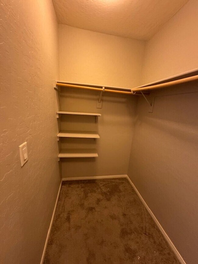 Building Photo - 3 Bedroom Home in a Gated Community! North...