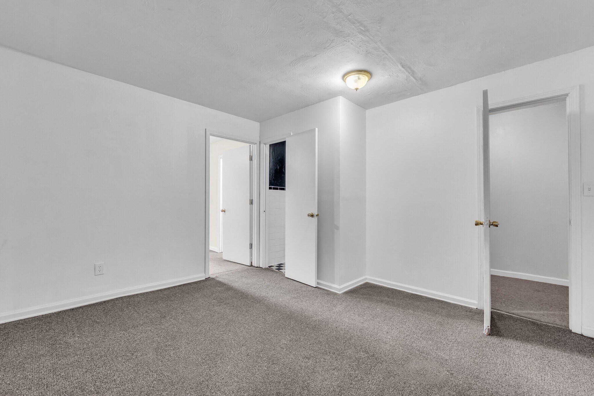 Building Photo - 523 18th St N