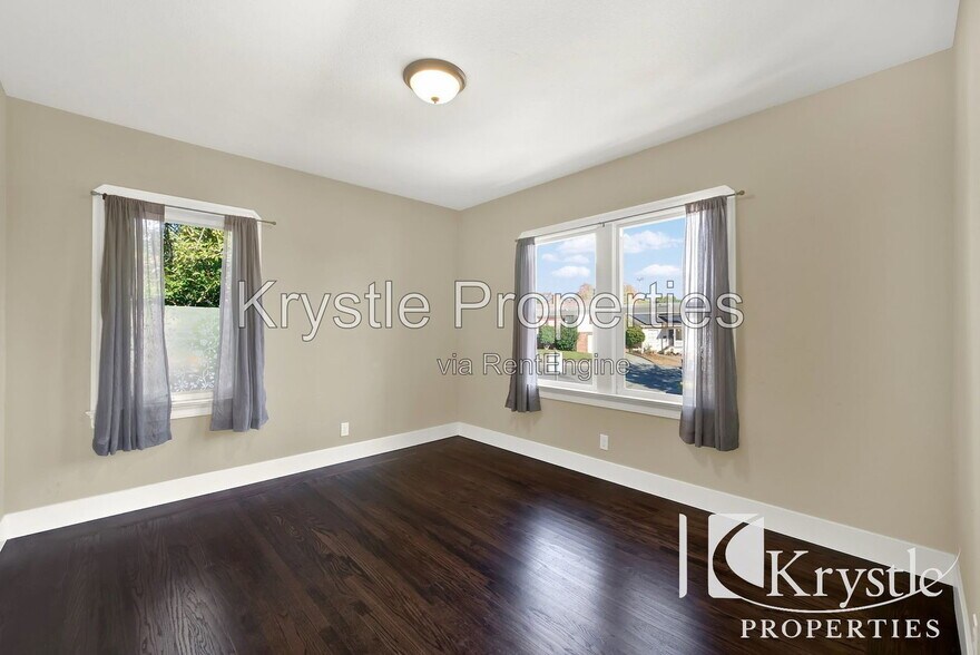 Building Photo - 105 Hill Dr