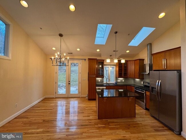 Building Photo - 6158 40 Winks Way