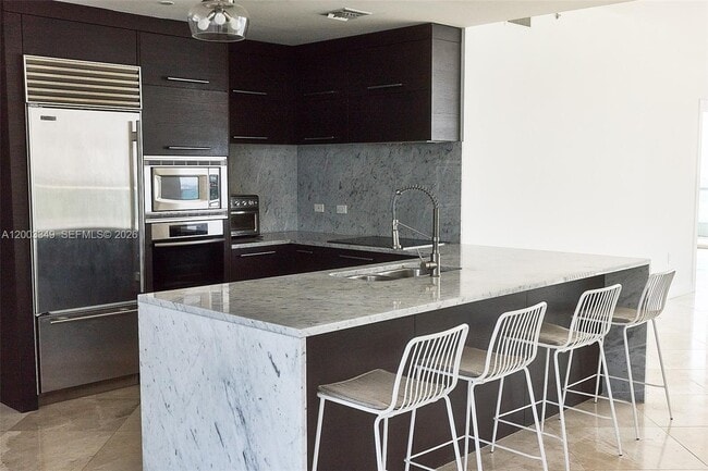 Building Photo - 900 Biscayne Blvd