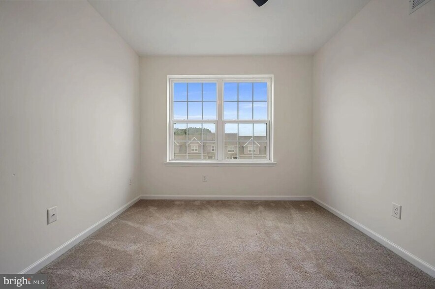 Building Photo - 1340 Carrick Ct