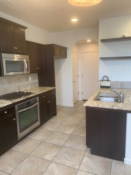 Building Photo - 7045 N Harmony Dr