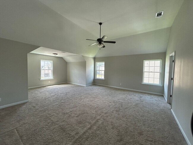 Building Photo - 651 Red Oak Ln