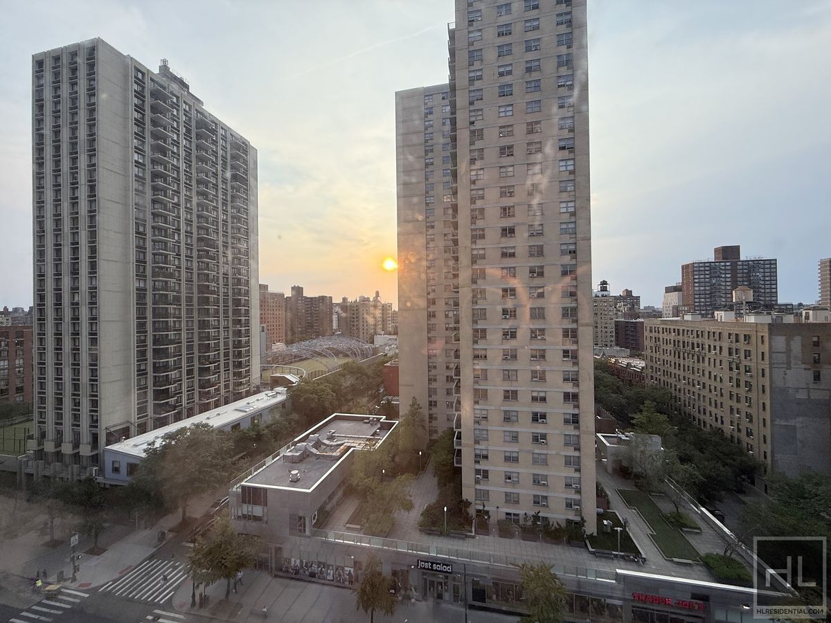 Building Photo - 1 bedroom with home office / Washer and dryer / WEST 93 STREET