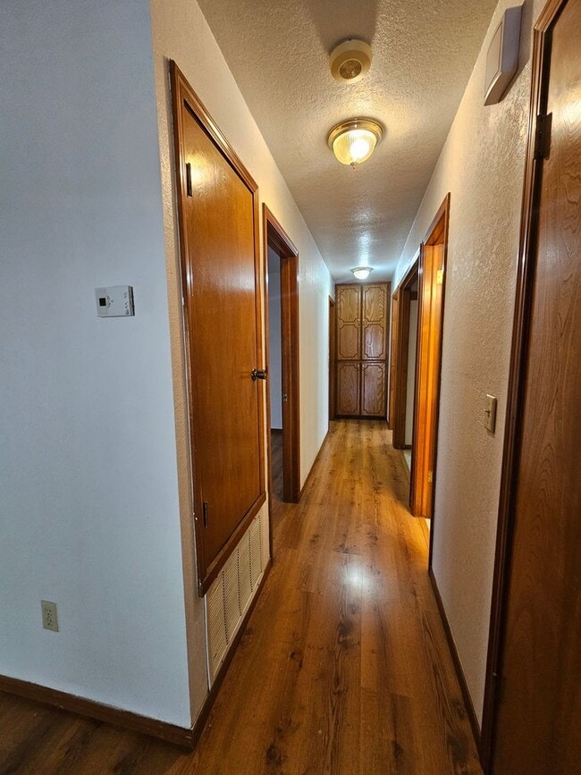 Building Photo - (3) Bed/(2) Bath in West Norman Available NOW! Sm Dog Negotiable.