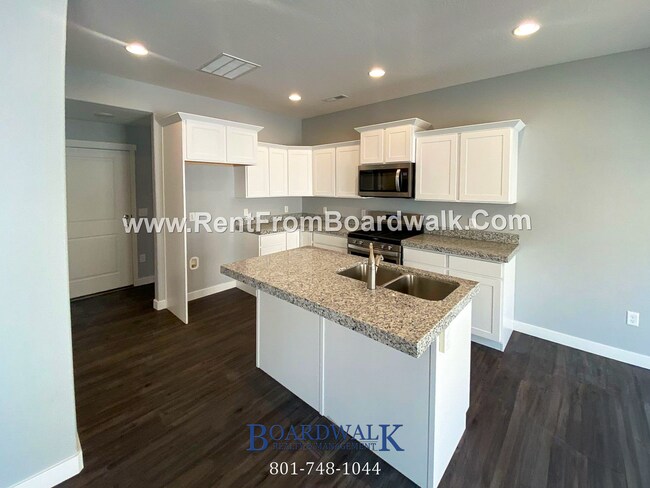 Building Photo - Single Family Home In Beautiful Community!