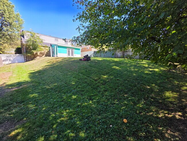 Building Photo - 517 Foltz Dr