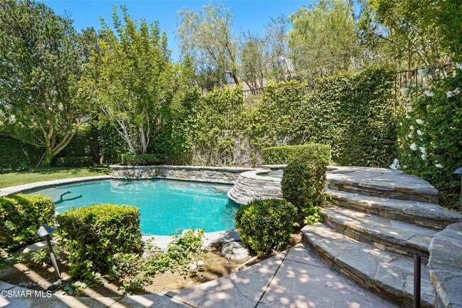 Building Photo - 6077 Mandeville Pl
