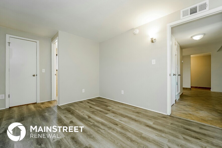 Building Photo - 5533 S Santa Cruz Ave
