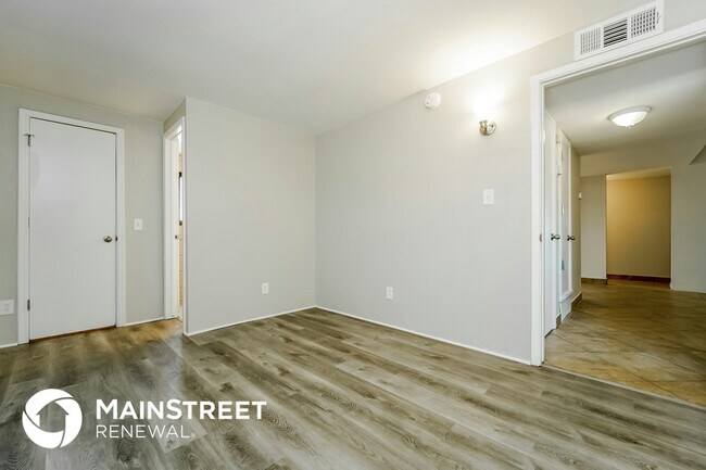 Building Photo - 5533 S Santa Cruz Ave