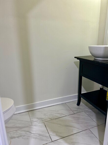 Building Photo - 1530 Fort Johnson Rd