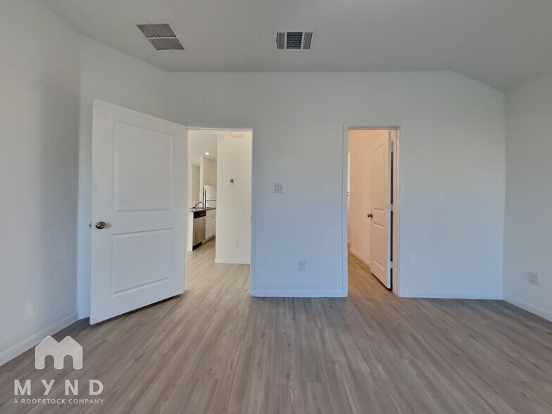 Building Photo - 5908 Geronimo Wy