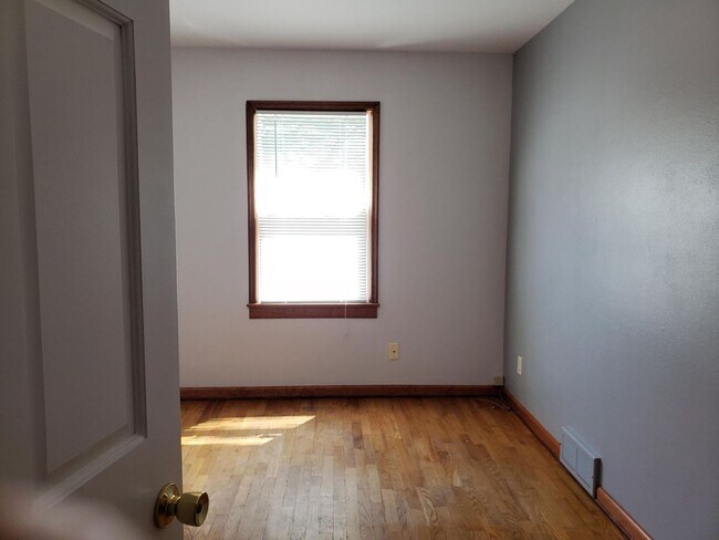 Building Photo - 1403