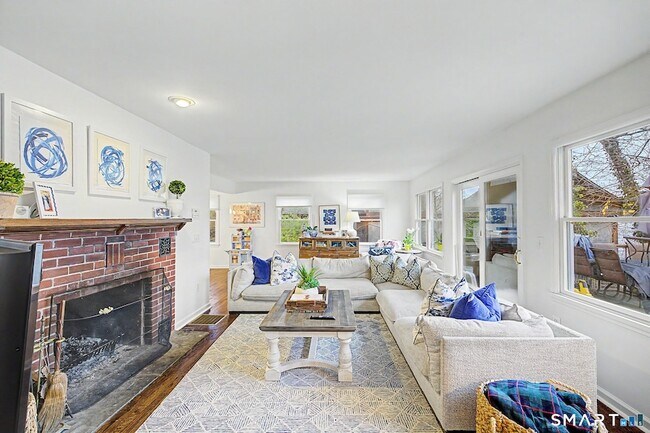 Building Photo - 14 Shore Rd