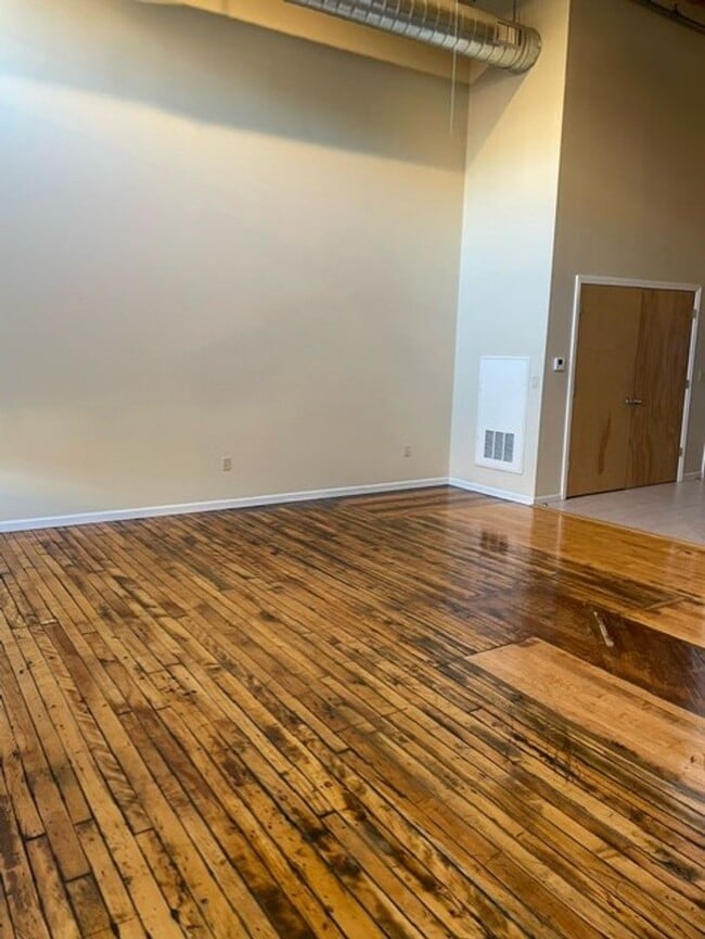 Interior Photo - Victoria Riverside Lofts