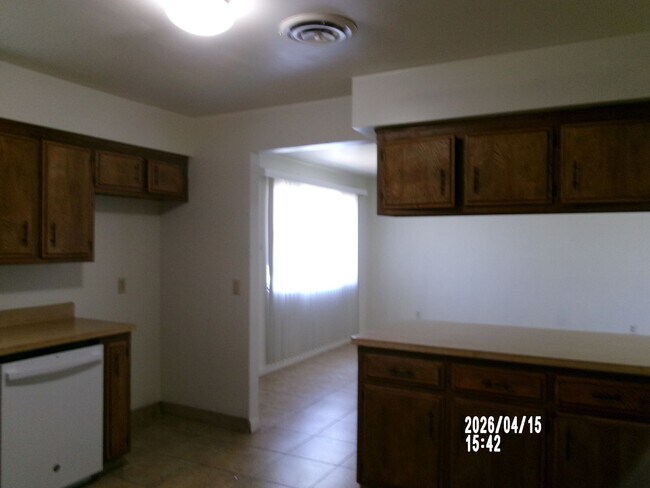 Building Photo - 337 W China Grade Loop