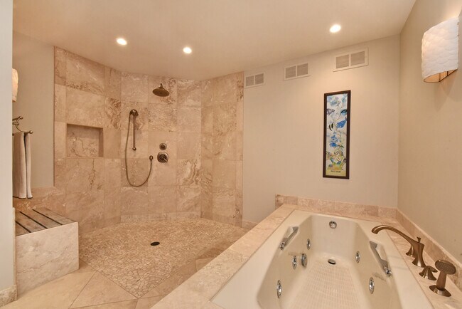 Building Photo - 50 Puu Anoano St