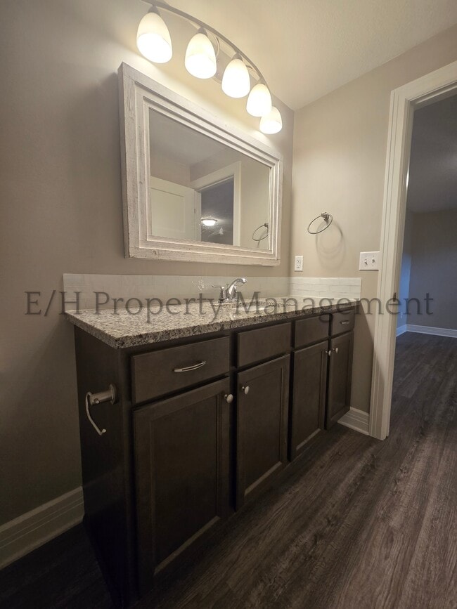 Building Photo - 2220 E Village Estates Dr