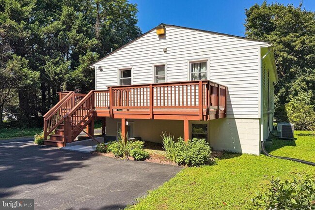 Building Photo - 2843 Annandale Rd