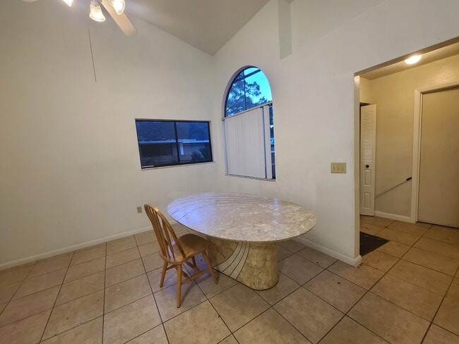 Building Photo - 2842 SW 38th Pl