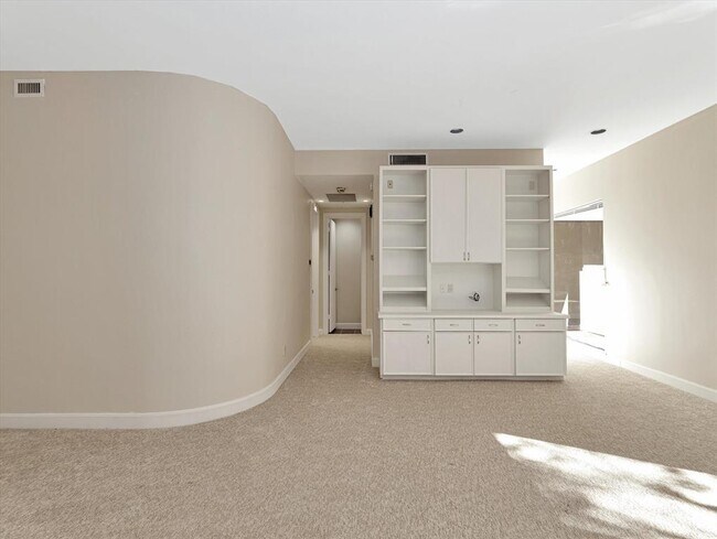 Building Photo - 5600 San Felipe St