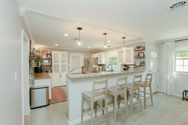 Building Photo - Charming 2BR in Historic Home – Bright, Sp...