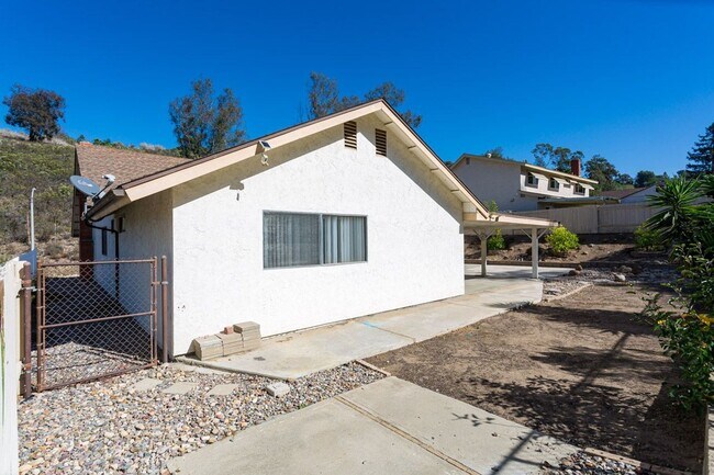 Building Photo - Traditional Home in North Fletcher Hills!