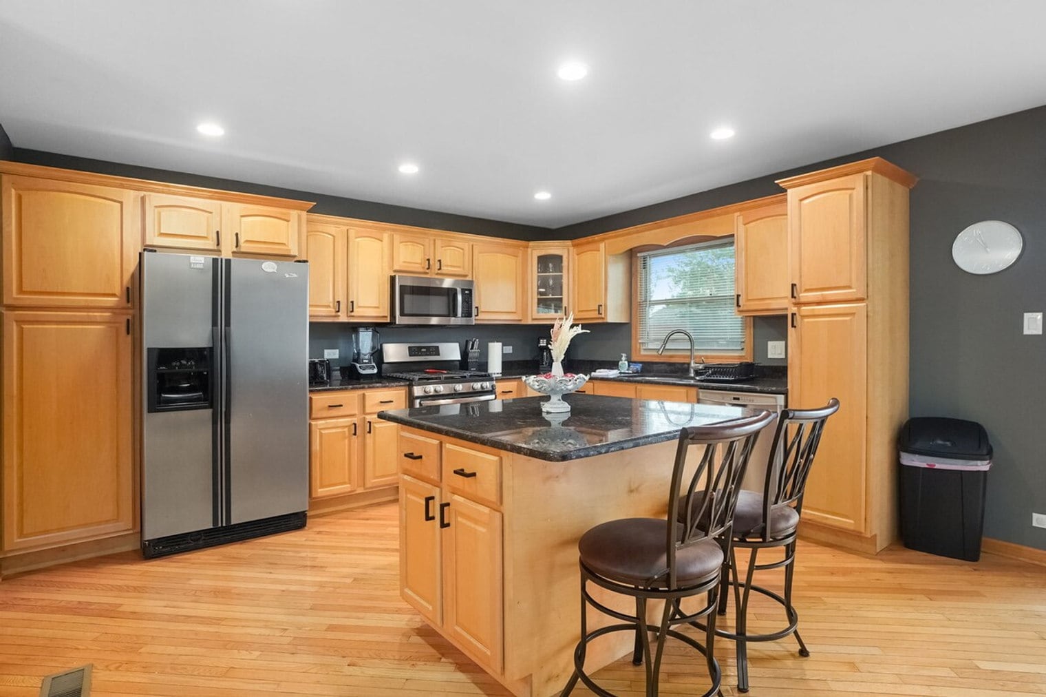 Building Photo - 255 Banbury Ave