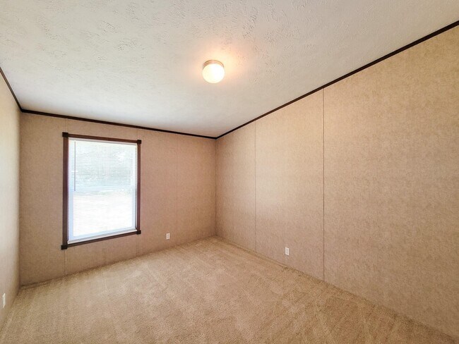 Building Photo - 10754 Lake Shore Dr