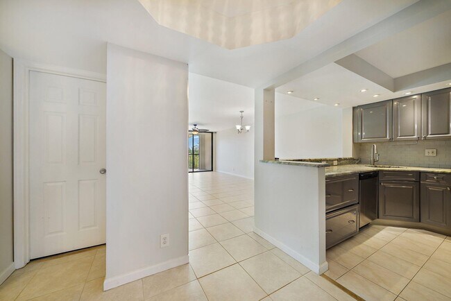 Building Photo - 243 Bay Colony Dr N