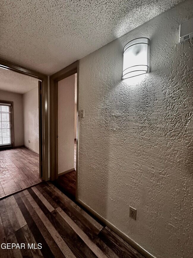 Building Photo - 4433 N Stanton St