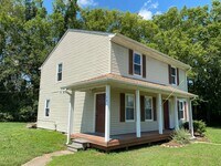 Building Photo - Charming 2-Bedroom Duplex in the Heart of ...