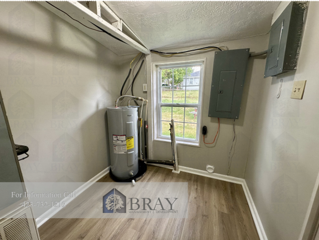 Building Photo - Fully remodeled cute cottage!