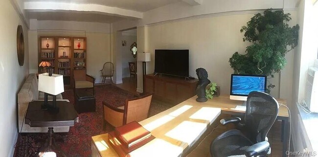 Building Photo - 118 8th Ave