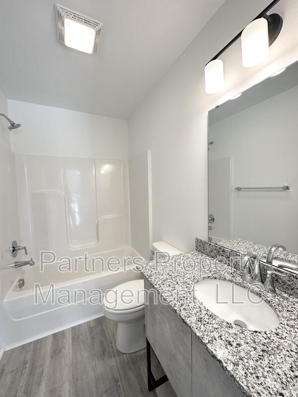 Building Photo - 1070 Boardwalk Ave