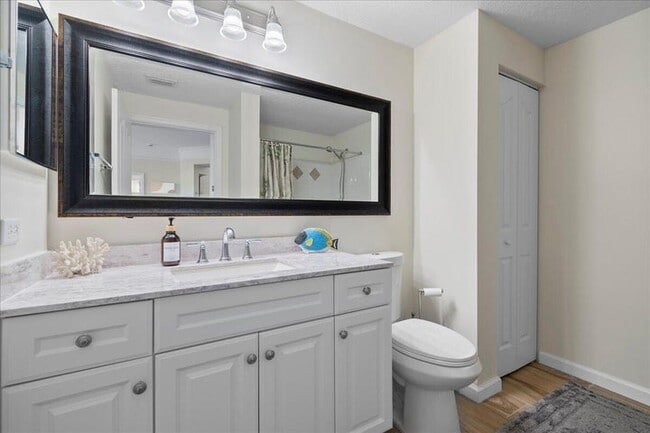 Building Photo - 5203 Myrtlewood Cir E