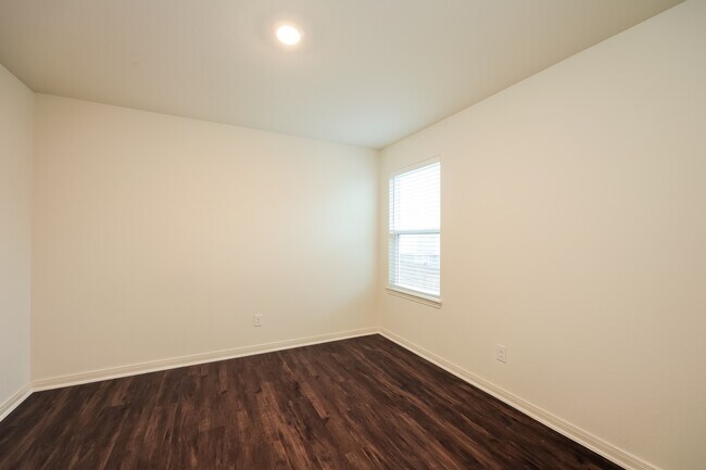 Building Photo - 7302 Lazy Cyn