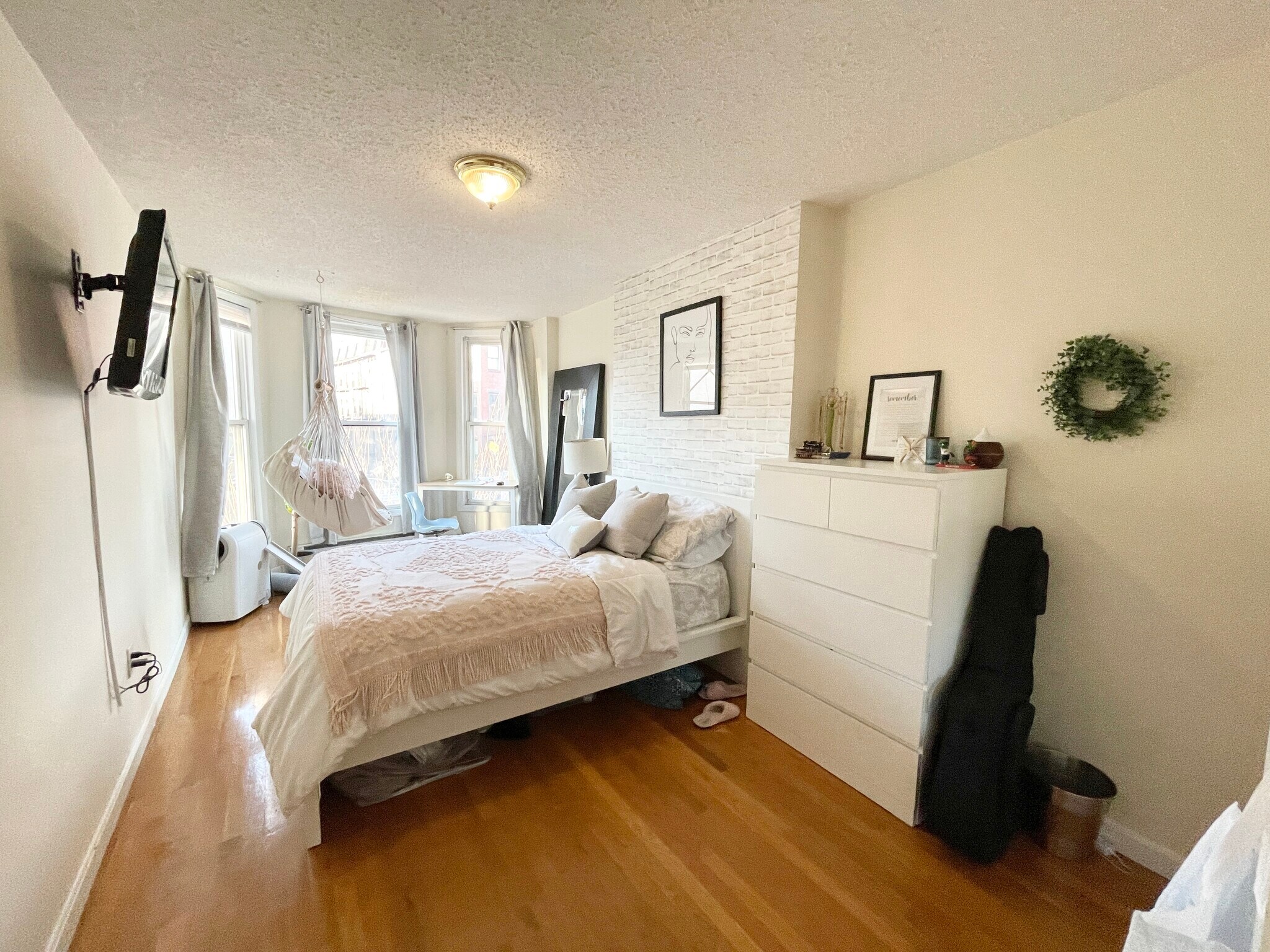 Building Photo - 588 Columbus Ave