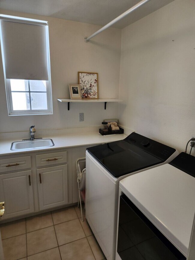 Building Photo - Highly Upgraged Ladera Ranch Home