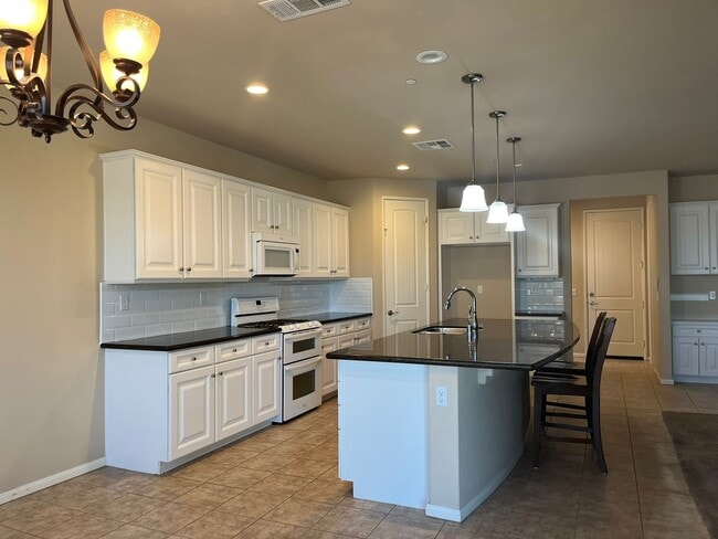 Building Photo - 3 bedroom 2 bathroom Home available in 55+...