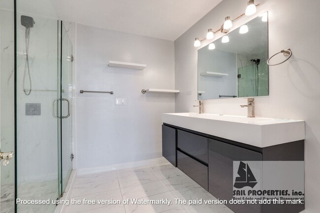 Building Photo - Stylish 3-Bedroom Condo in Gated Torrance ...