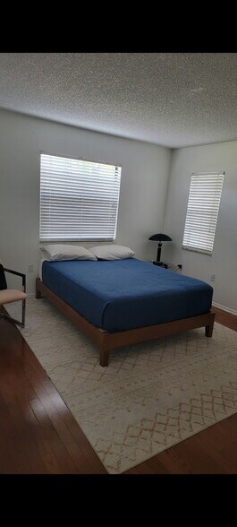 Master bedroom - 5647 Summer Side Ln