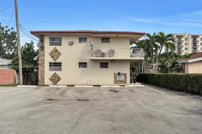 Primary Photo - 559 SW 10th St