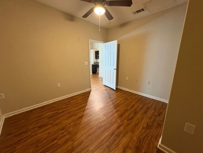 Building Photo - 478 Poplar St