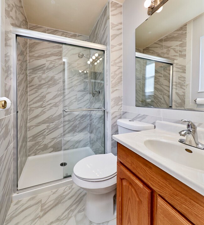 Building Photo - 15481 Duxbury Way