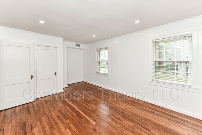Building Photo - 1400 S Barton St