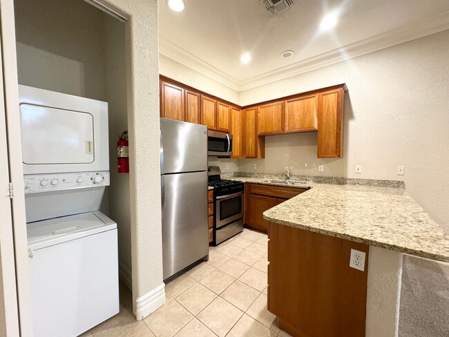 Building Photo - AVAILABLE NOW!!! DOWNSTAIRS 1 Bedroom 1 Ba...